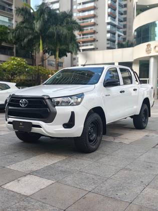 TOYOTA HILUX 2.8 D-4D TURBO DIESEL CD POWER PACK 4X4 MANUAL